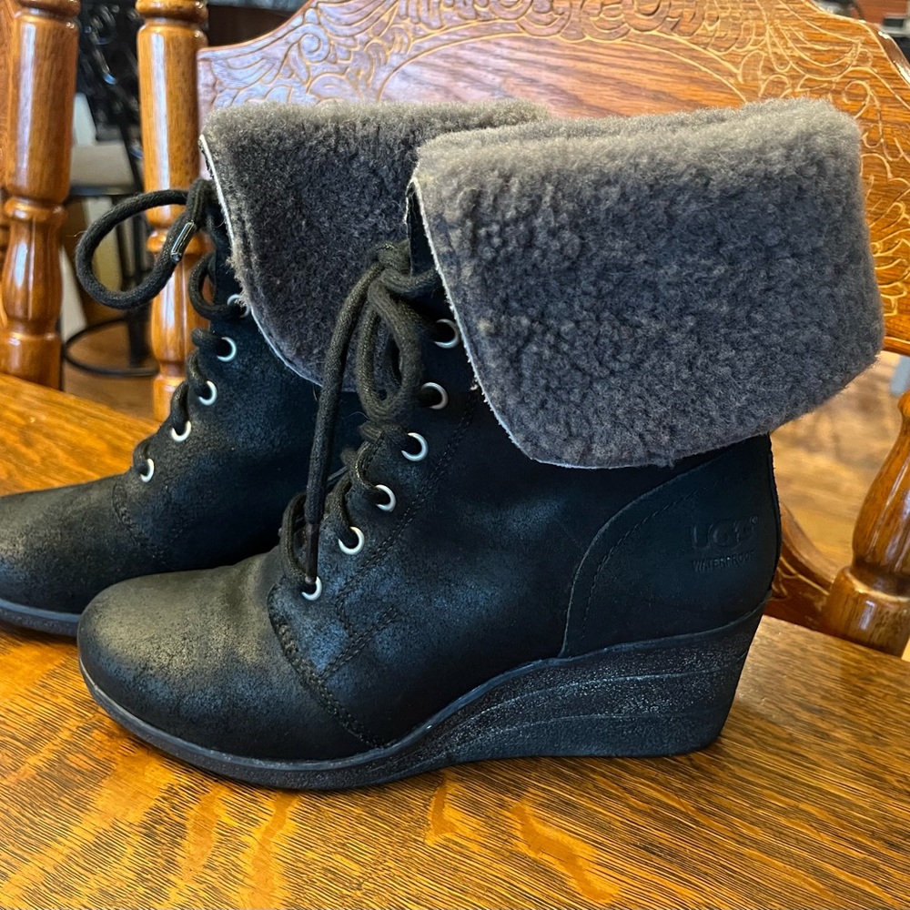 UGG Zea Black Waterproof Wedge Leather Suede Shearling Boots Womens Size 7